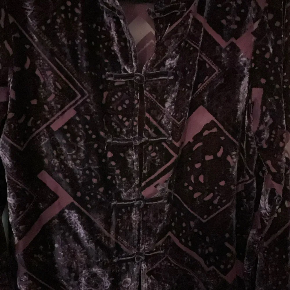 Vintage Coldwater Creek women size medium velvet blouse - Image 4