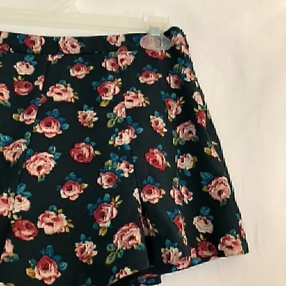 FOREVER 21 Green Pink Cream Floral Boho High Waisted Waist Rise Shorts JUNIORS S - Image 3