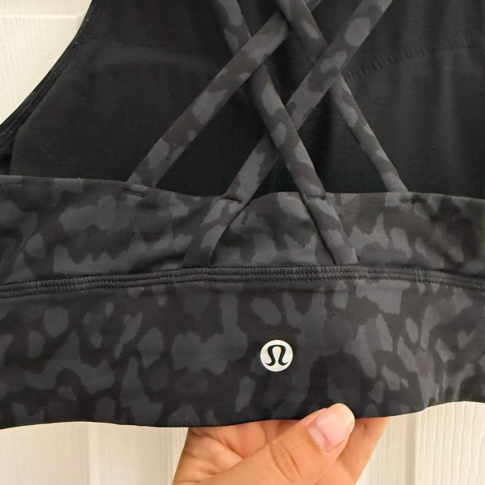 Lululemon Energy Bra High Neck Long Line *Medium Support B-D size 4 camo print - Image 5