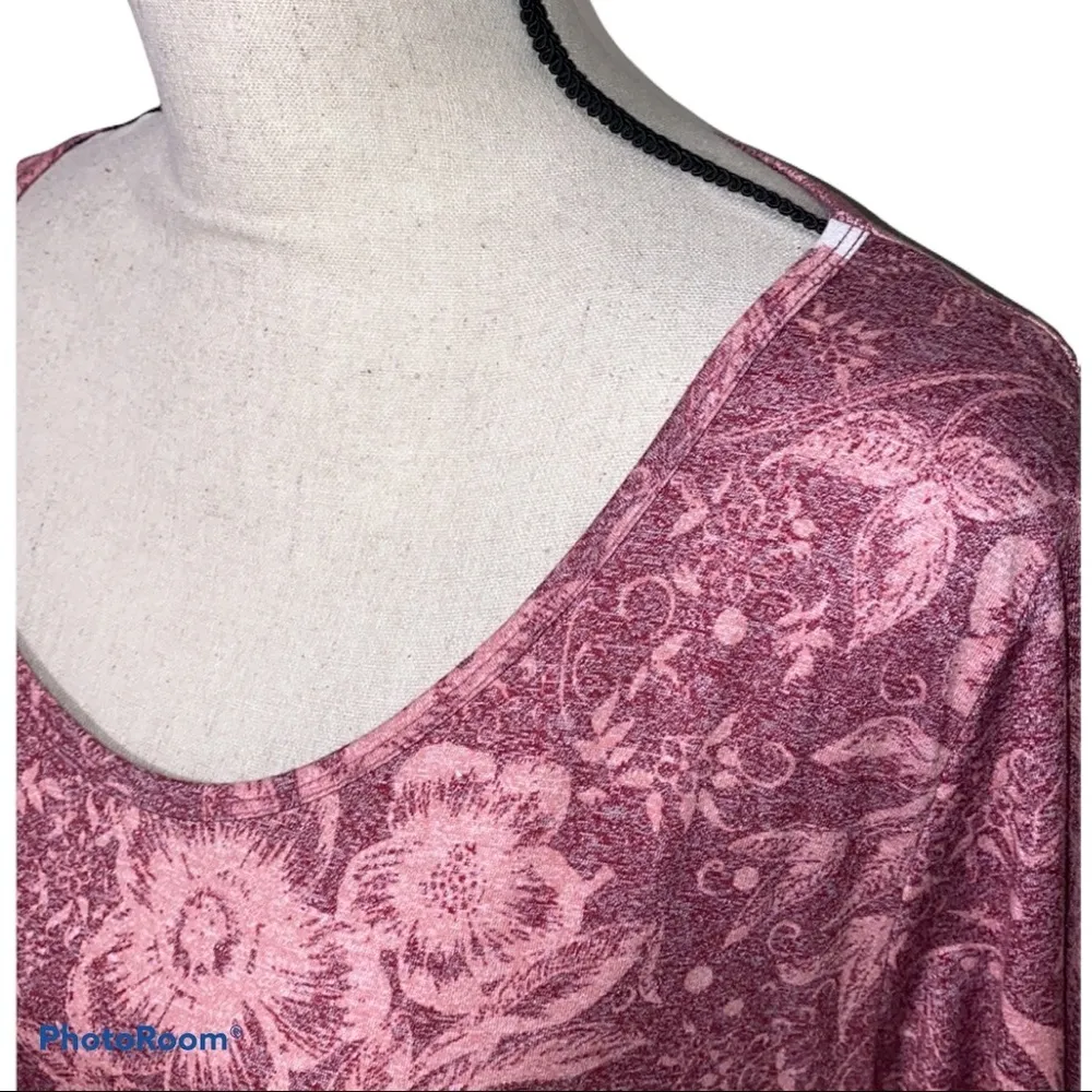 LuLaRoe medium pink floral Christy short sleeve t - Image 2