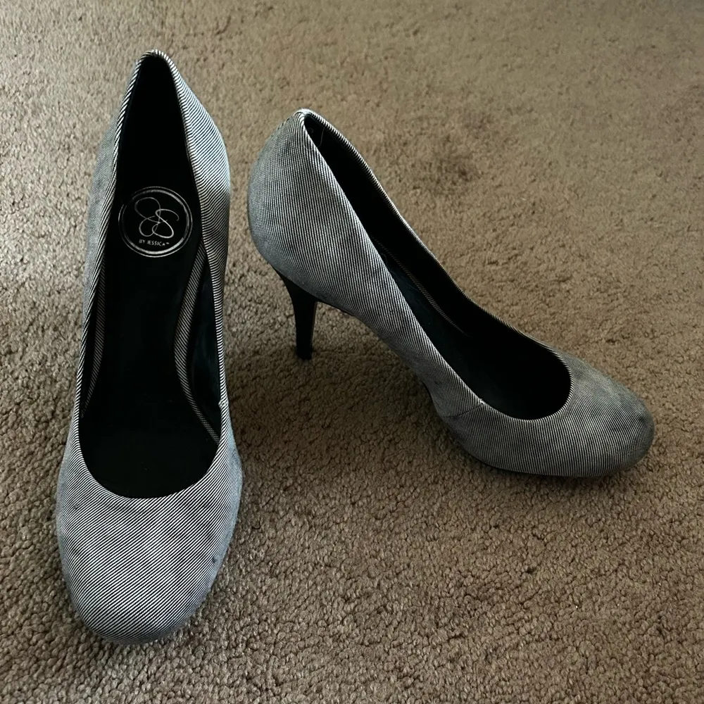 Jessica Simpson black and white heels - Image 2