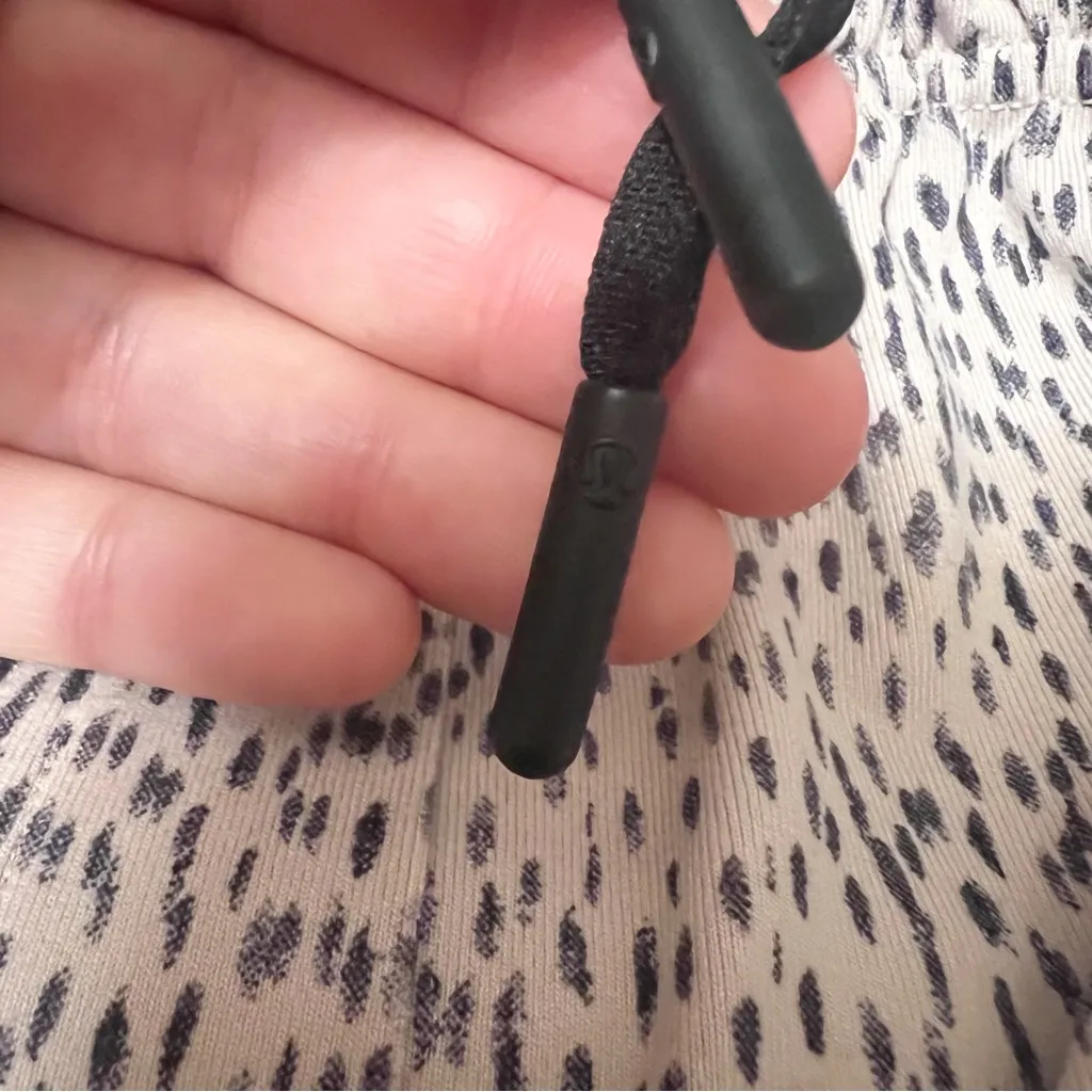 Lululemon Dottie Dash Grain Black Drawstring Waist Sweatpants Size 8 Pockets - Image 10