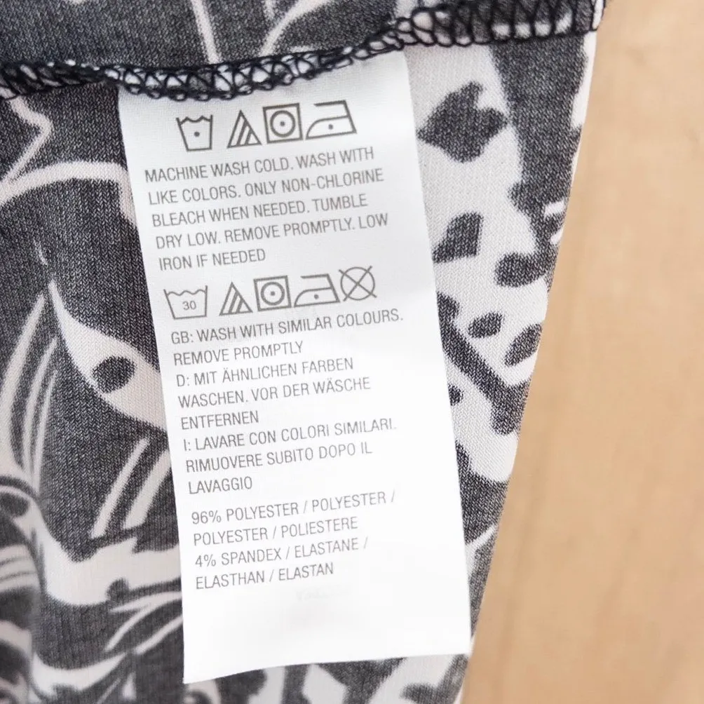 Susan Graver Womens Liquid Knit Top Sz M Black White Tropical Leaf Print Resort - Image 8