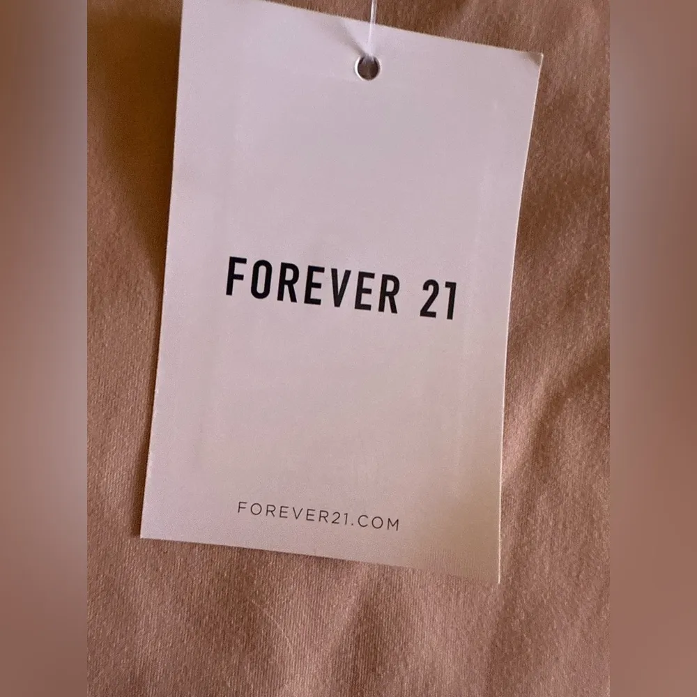 Forever 21 beige or pale pink Short Sleeved Crop Top Women's S square necklace - Image 10