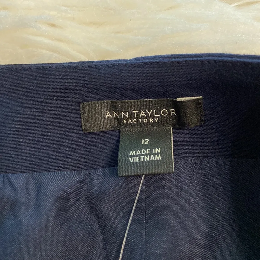 Ann Taylor Navy Blue Skirt size 12 waist 34” brand new with tag zipper in front - Image 8