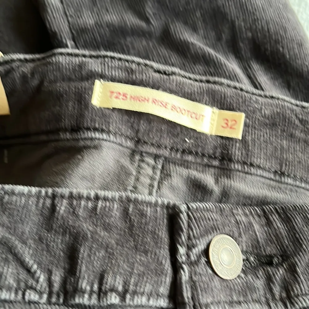 NWT LEVI'S 725 HIGH RISE BOOTCUT WOMEN'S CORDUROY PANTS BLACK 32X32 - Image 5