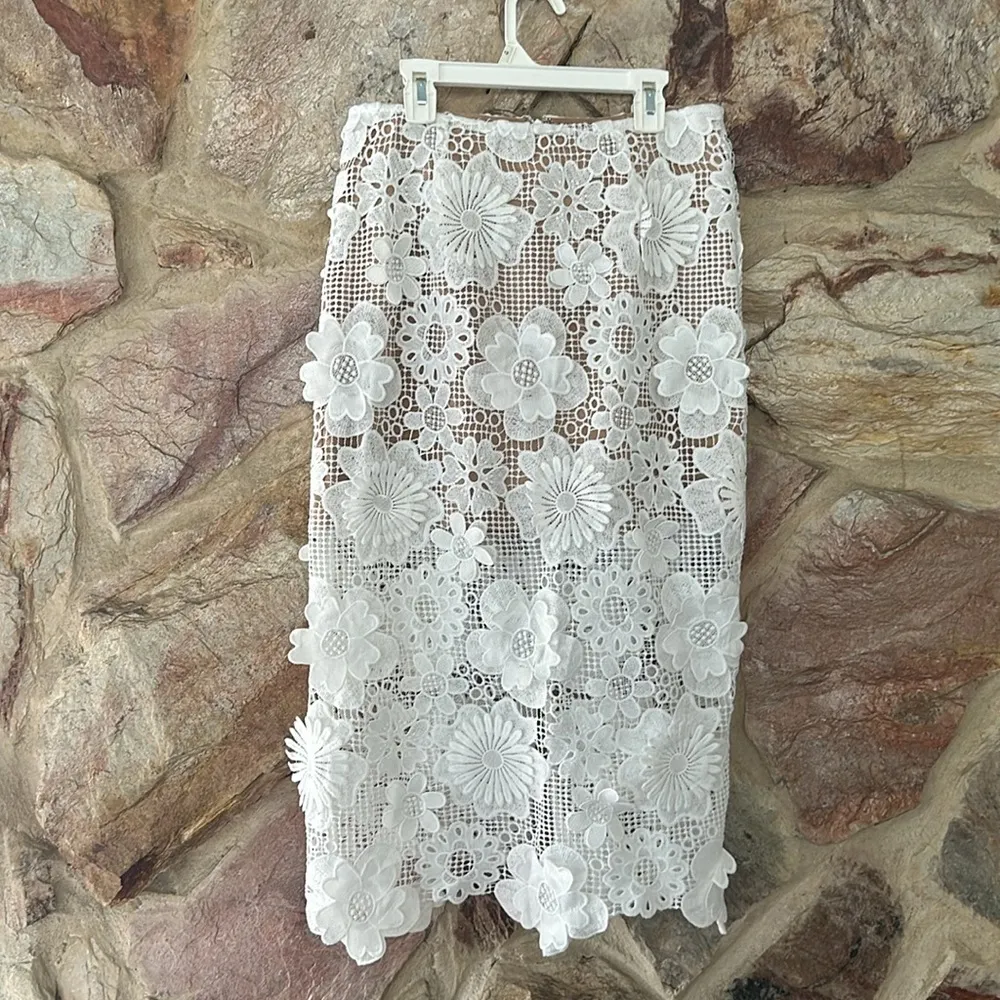Commense Asymmetrical Floral Lace Top Skirt Set size M White Size M - Image 5