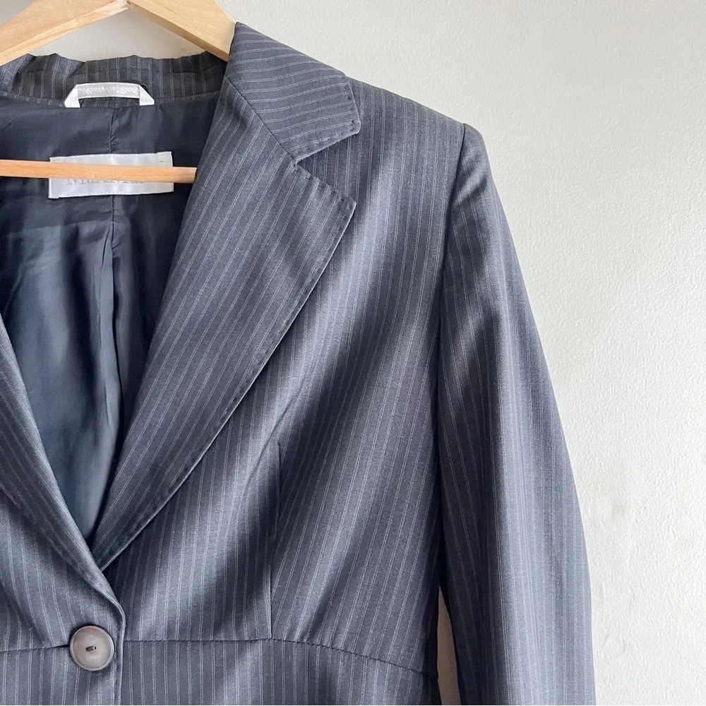 MaxMara • Wool Silk Blend Pin Stripes Blazer,‎ One-Button, Round Hem, Size 10 - Image 3