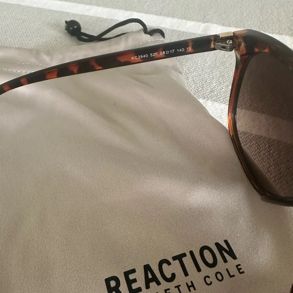 Kenneth Cole  reaction tortoise sunglasses - Image 4