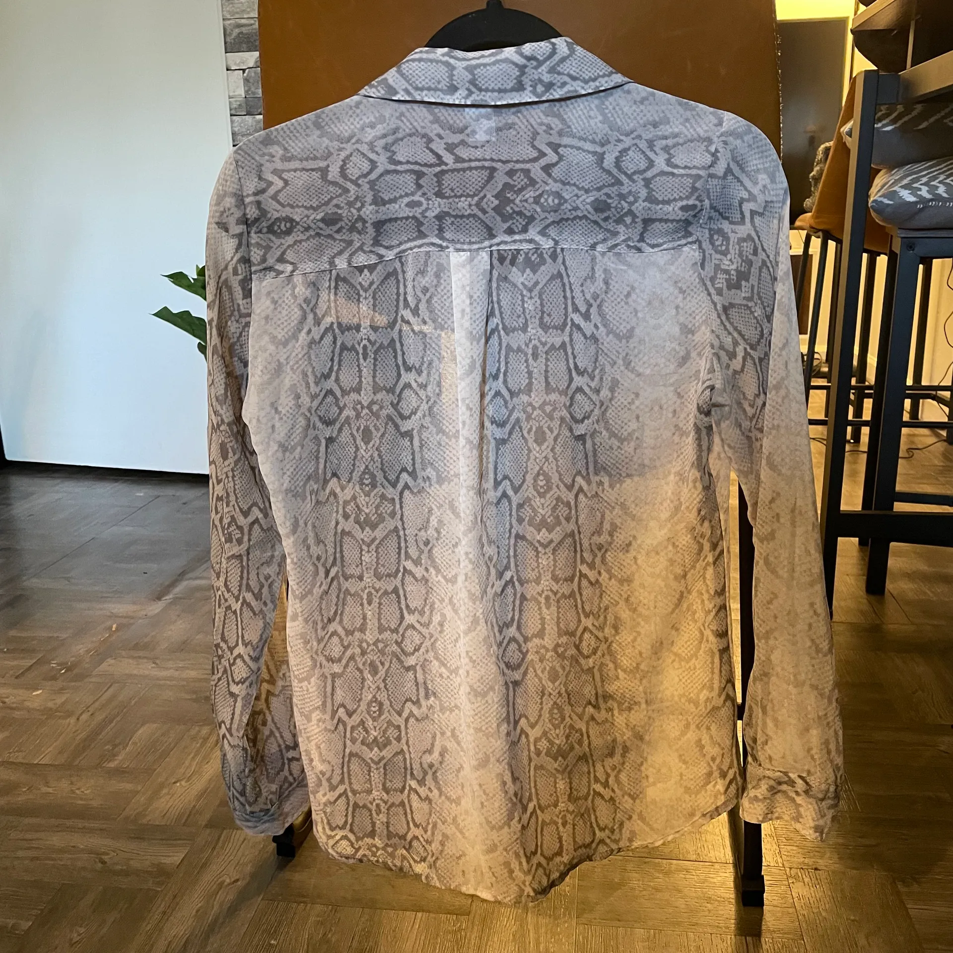 Old Navy snake print button up blouse - Image 4