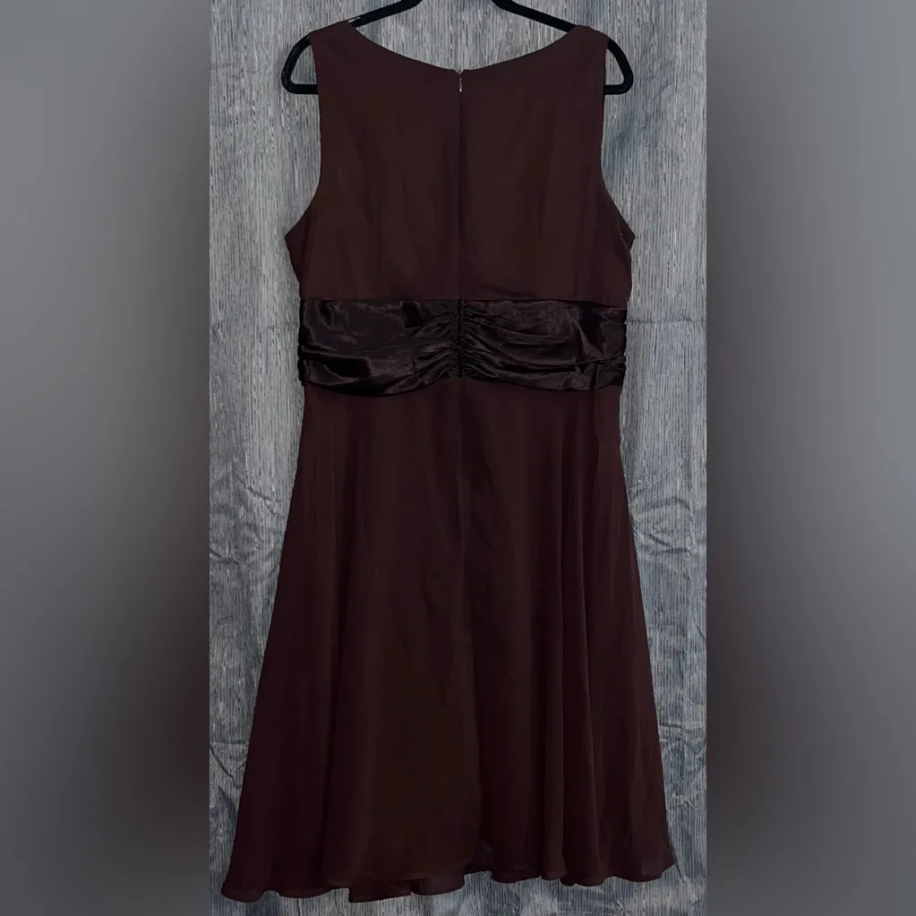 Vintage Connected Woman Brown V - Image 4