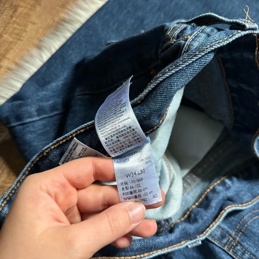 LEVI’S 505 Medium Wash Jeans - Image 4