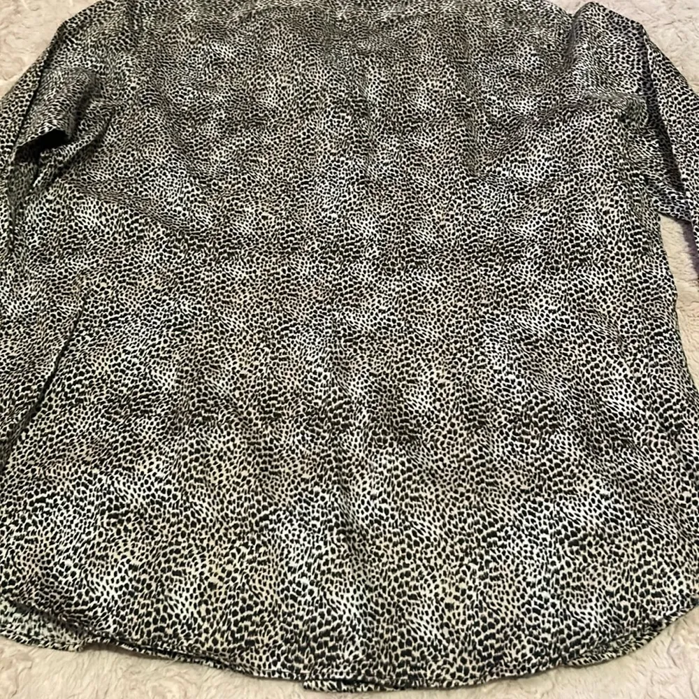 CHAPS animal print  long sleeve button down in size large - Image 10