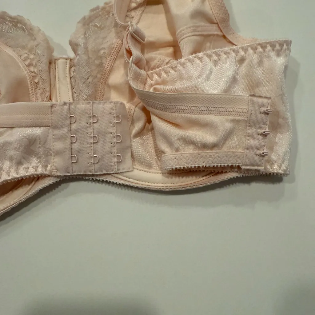 Vintage Playtex Secrets Bra Blush Lace Underwire Unlined Bra Made in USA - Image 7