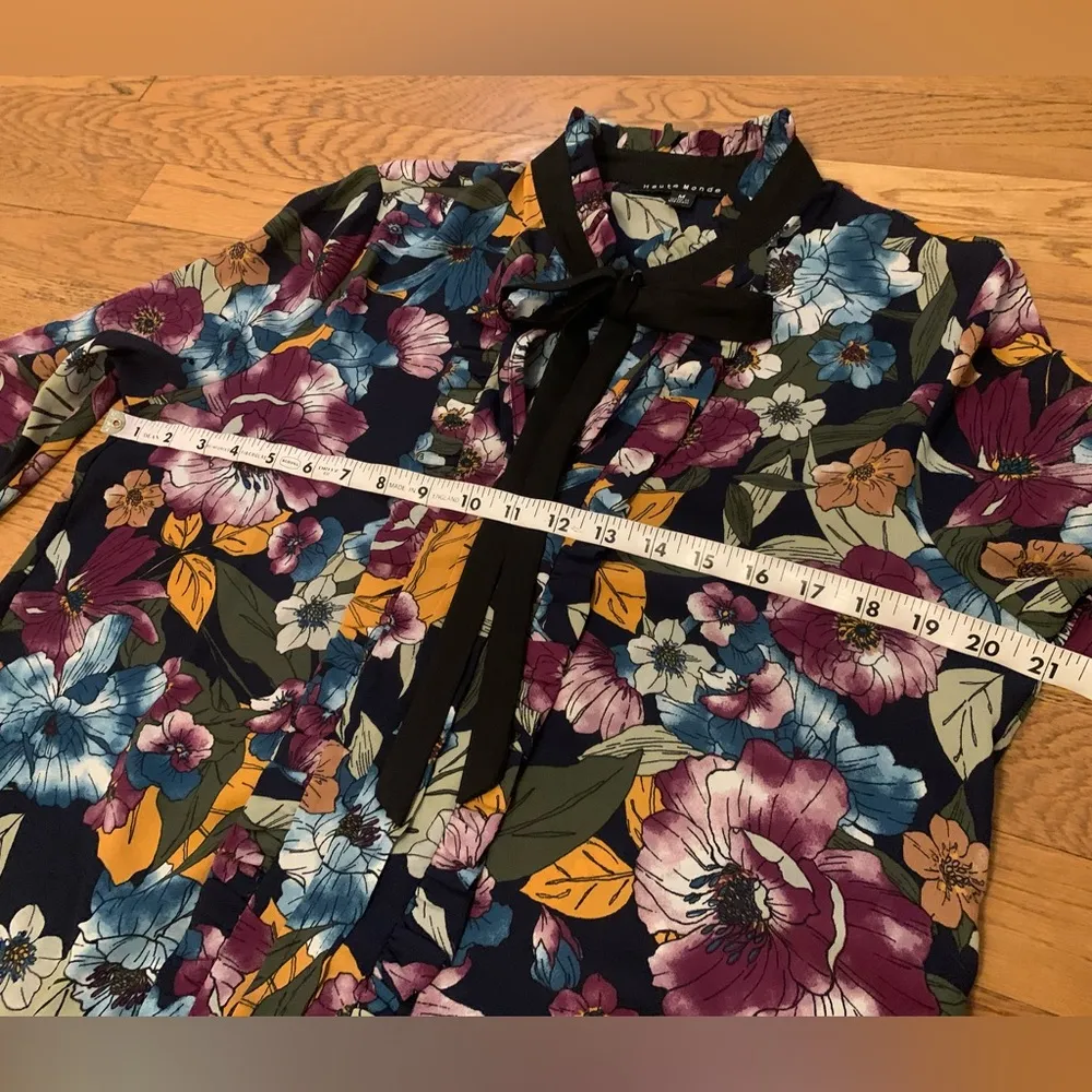 NWOT hate monde floral print tie neck long sleeve blouse size Medium - Image 10