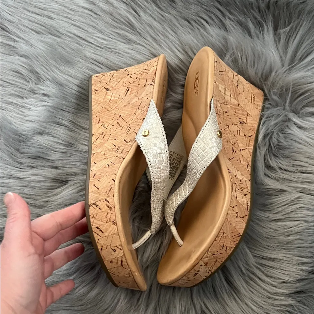 UGG Australia Natassia Metallic Basket Platform Wedge Flip Flop Sandal Women's 8 - Image 5