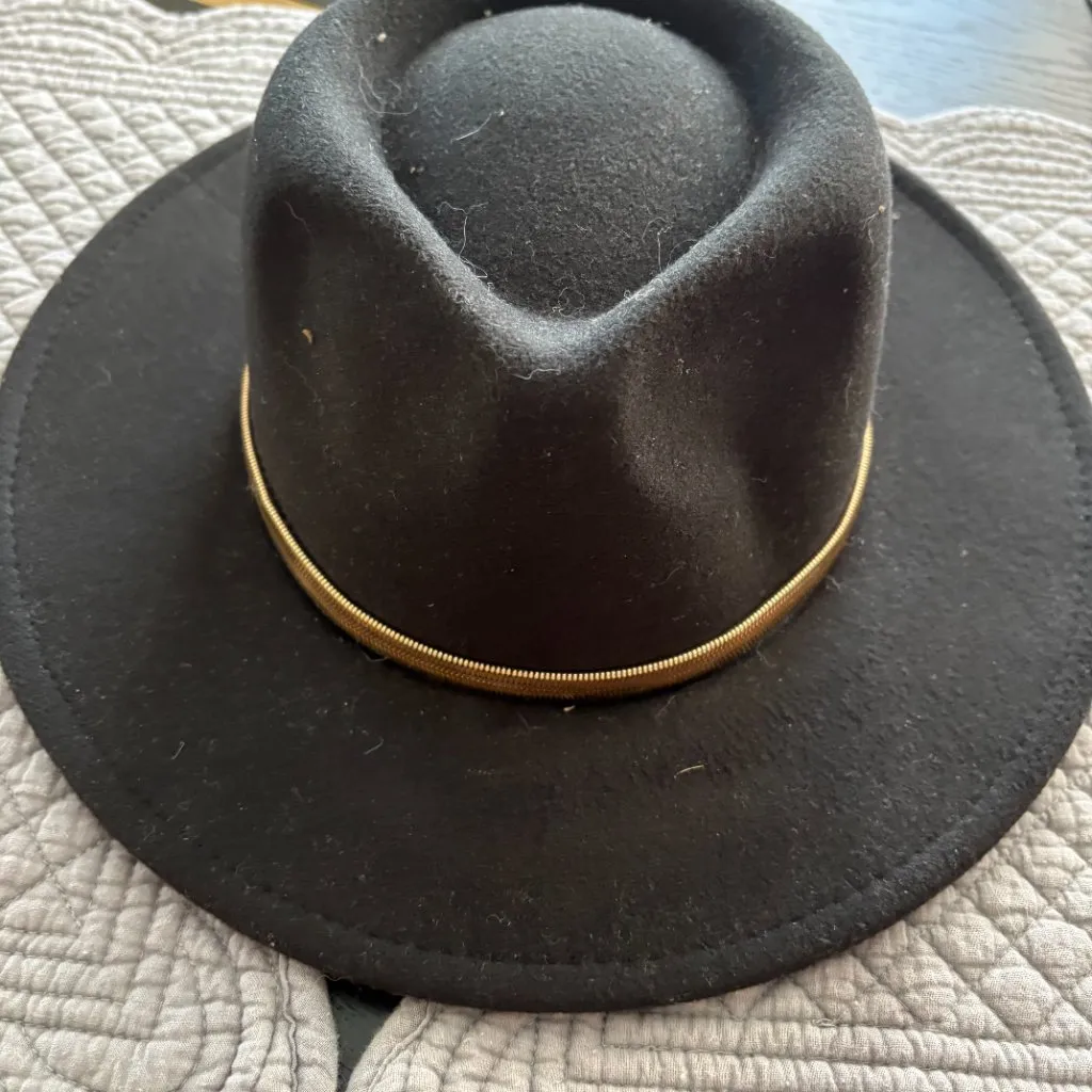 Black Fedora Hat w/Gold Band – Wide Brim, Classic Unisex Style NWOT - Image 3
