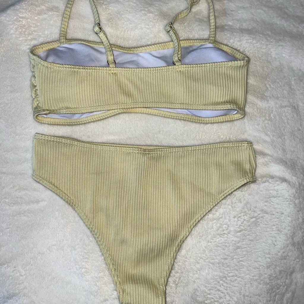 Elegant Light Yellow Ribbed Bikini Set - Image 2