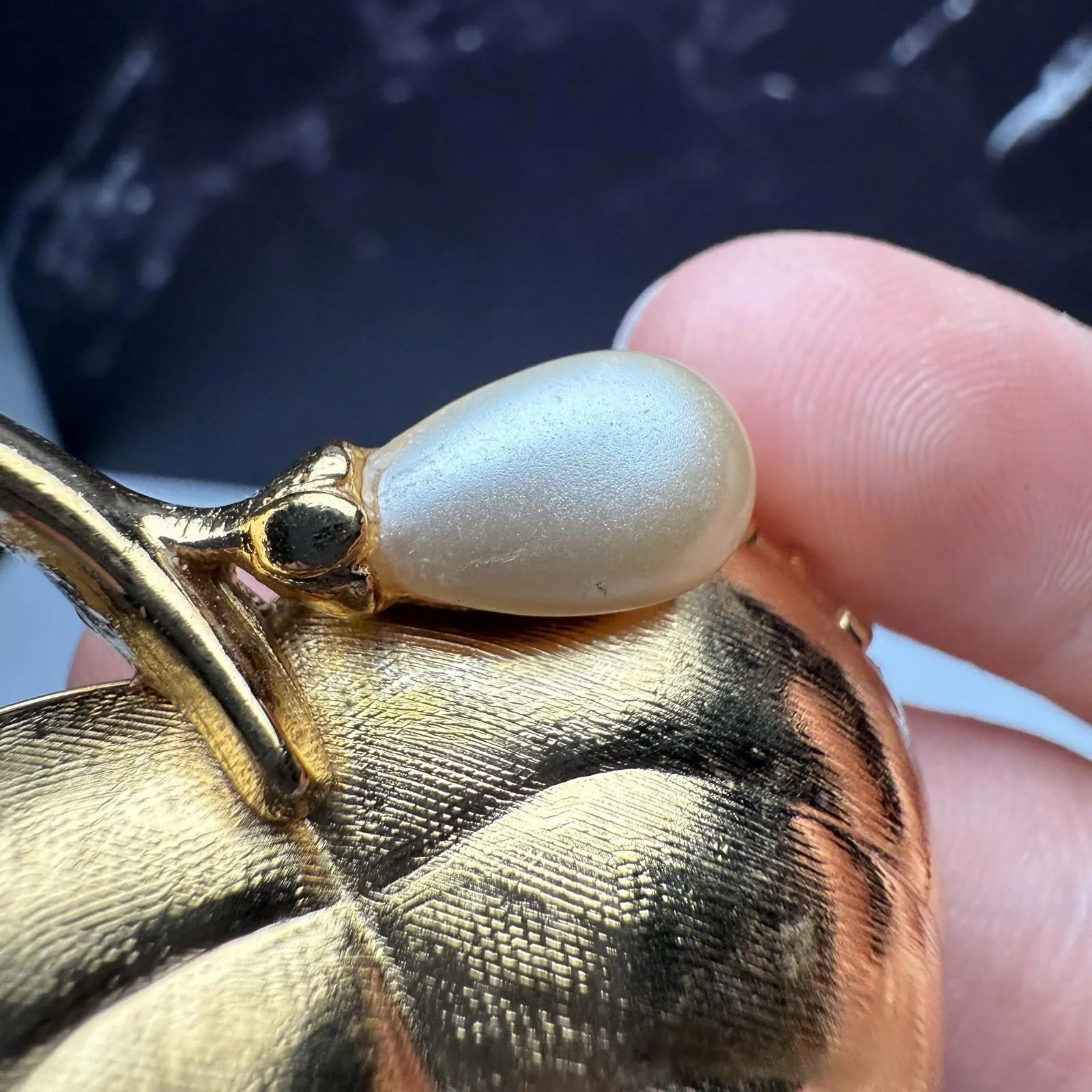 Avon Gold Tone Leaf Faux Pearl Locket Solid Perfume Holder Brooch Pin - Image 7