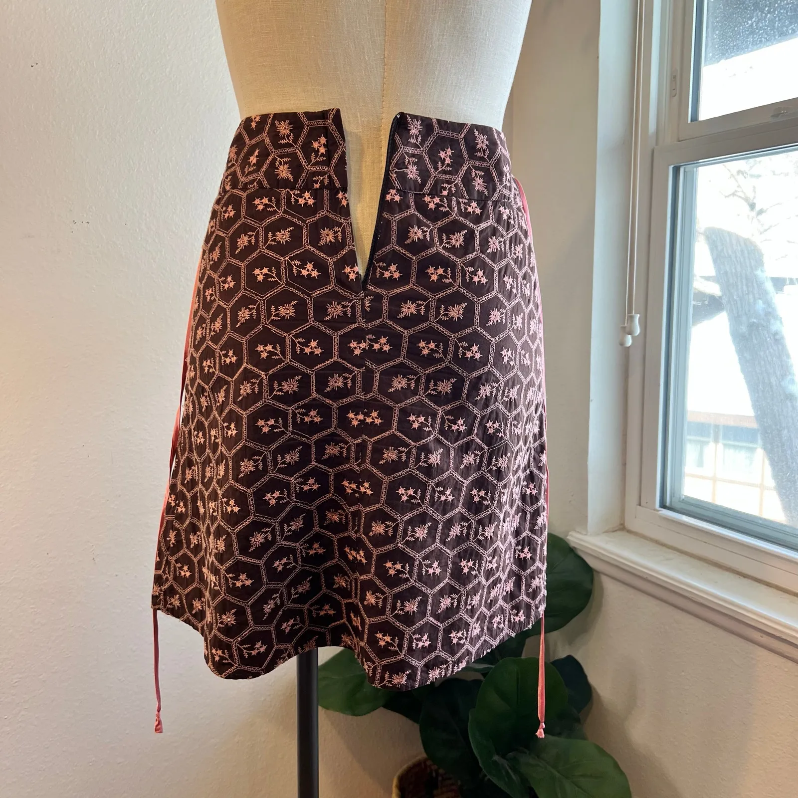Vintage Y2K Brown Pink Floral Embroidered Bow Detail Mini Skirt Size Medium - Image 5