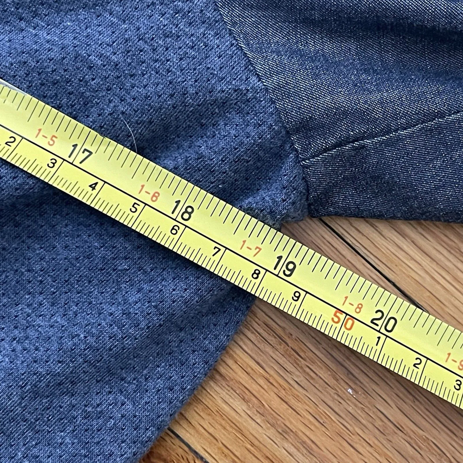 KUHL Button Down Chambray Shirt Medium Blue Casual Outdoors Hiking Gorpcore - Image 7