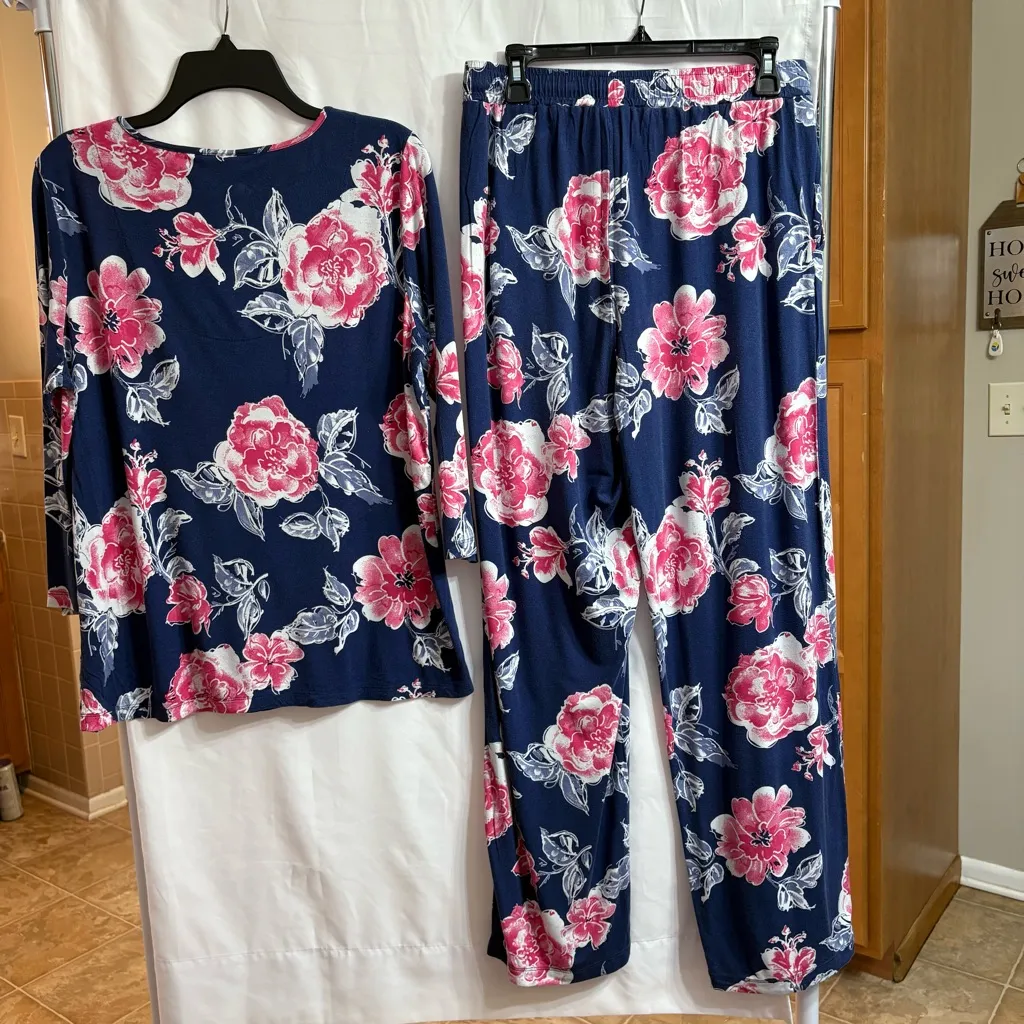 Women’s Draper’s & Damon’s Floral Pajamas Medium Vacation Resort Blue - Image 7