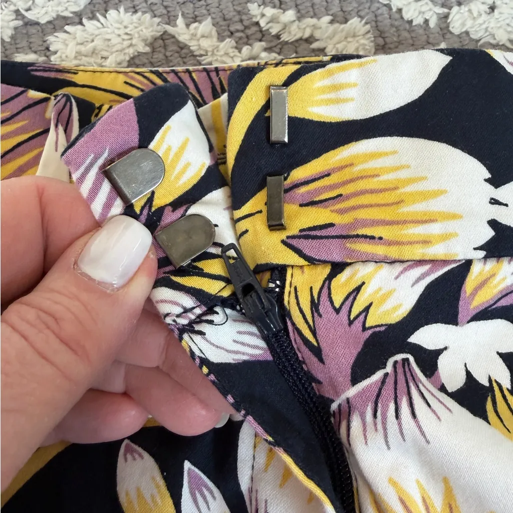 Ann Taylor Signature Shorts Size 4 Floral Casual Island Beach Vacation E3 - Image 6