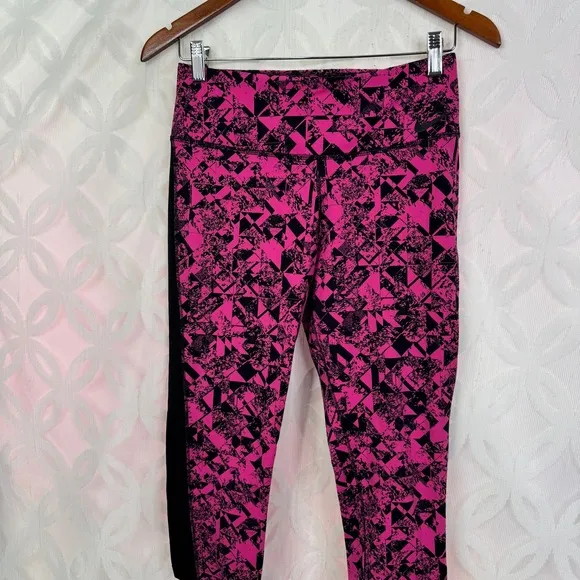 Nike Dri-Fit Womens Size M Legendary Jewels Pink /Black Cropped Legging Capris‎ - Image 11