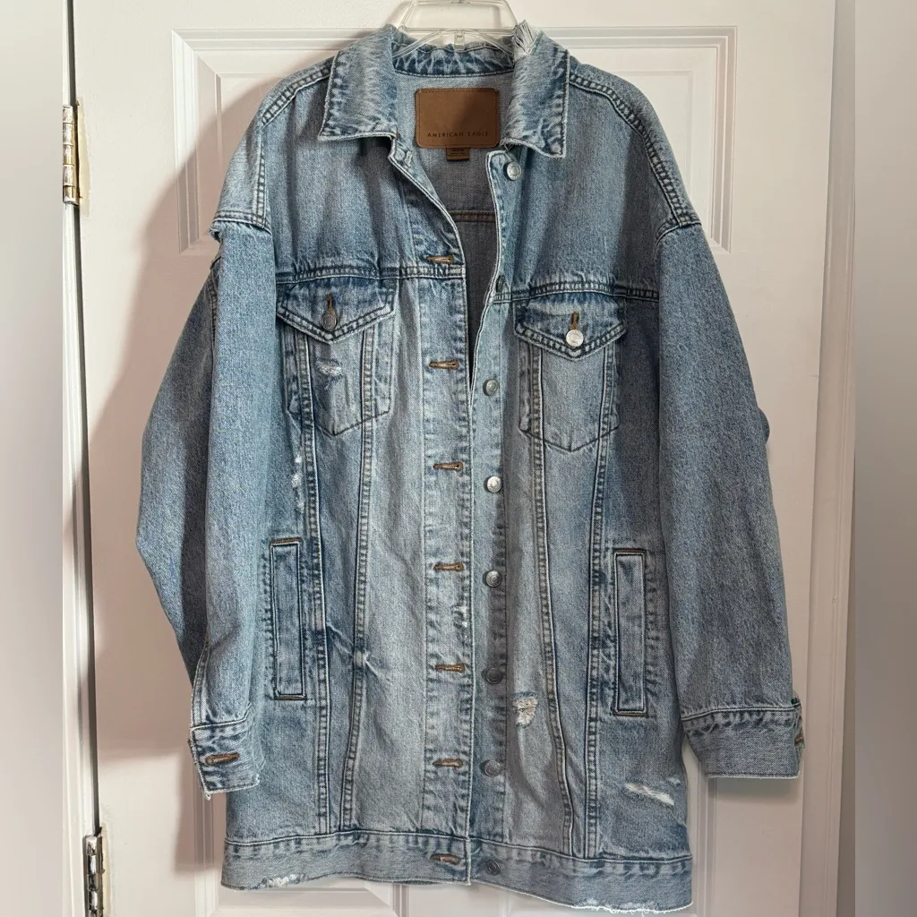 American Eagle Oversized Distressed Light Wash Denim Button Down Jacket Medium - Image 3