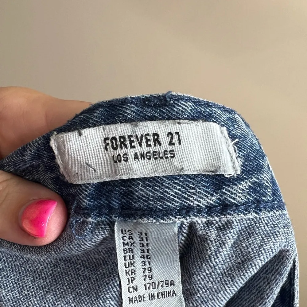 Forever 21 size 31 button front denim mini skirt - Image 9