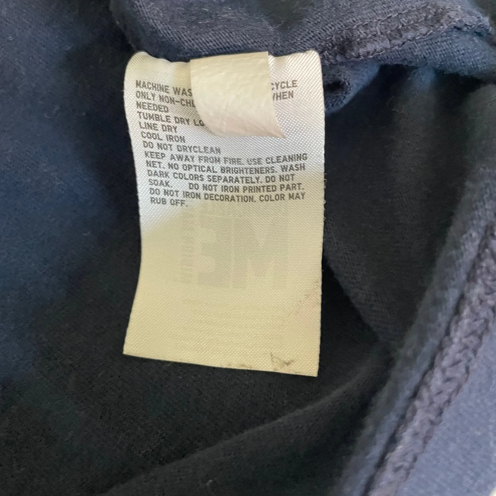 UNIQLO Despicable Me Minion Pocket Graphic Tee Shirt Women's Large Navy Blue Fun - Image 6