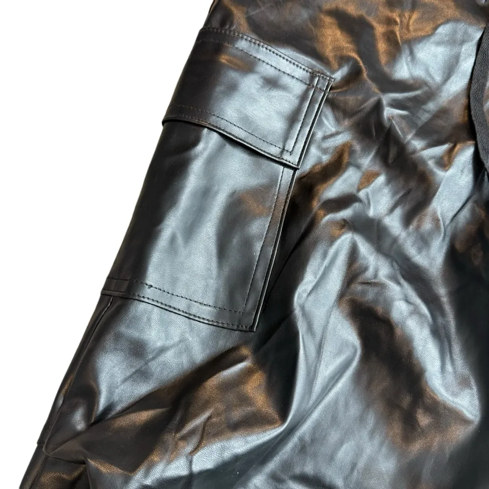 Lane 201 Women’s S Wildly Chic Cargo Pants Black Faux Leather Wide Leg Baggy New - Image 4