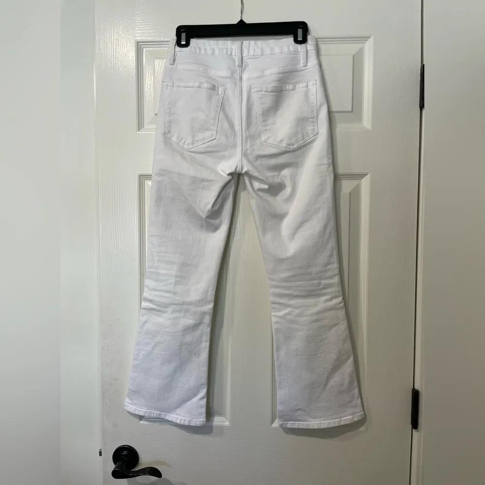 Frame Le Crop Mini Boot Cut Jeans in Blanc - Image 10