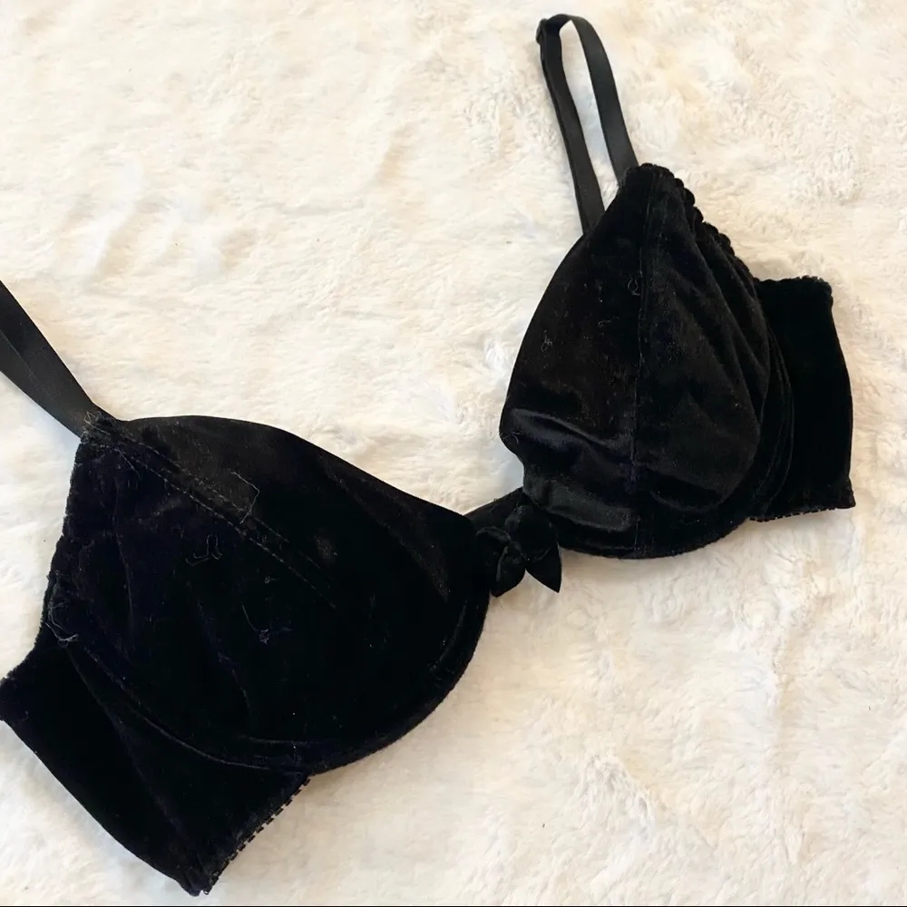 Vintage Black Velvet Bra Size 34B Underwire & Removable Pads Gothic Burlesque - Image 9