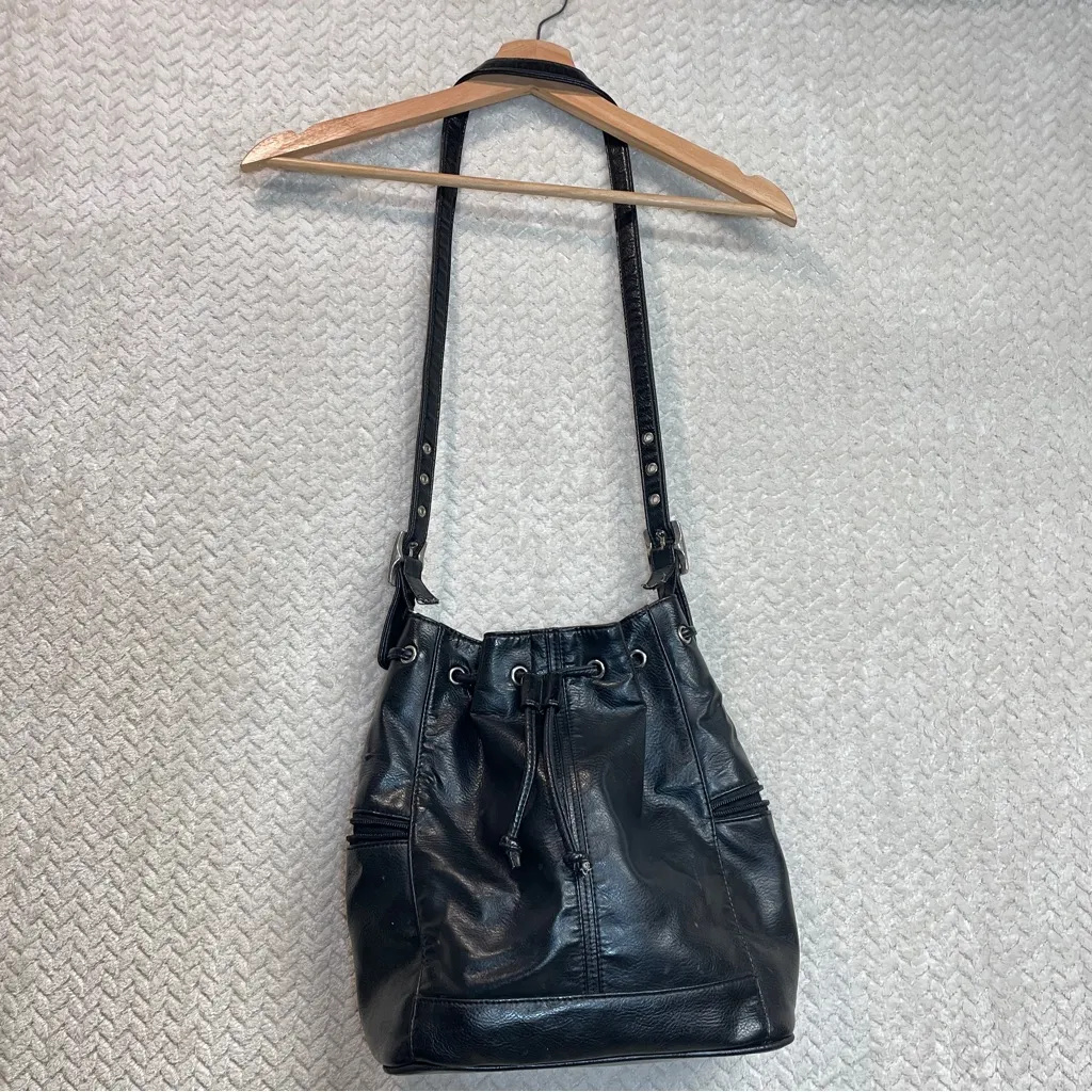 Vtg First Issue Liz Claiborne Drawstring Bucket Bag Black Faux Leather 90s 80s - Image 3