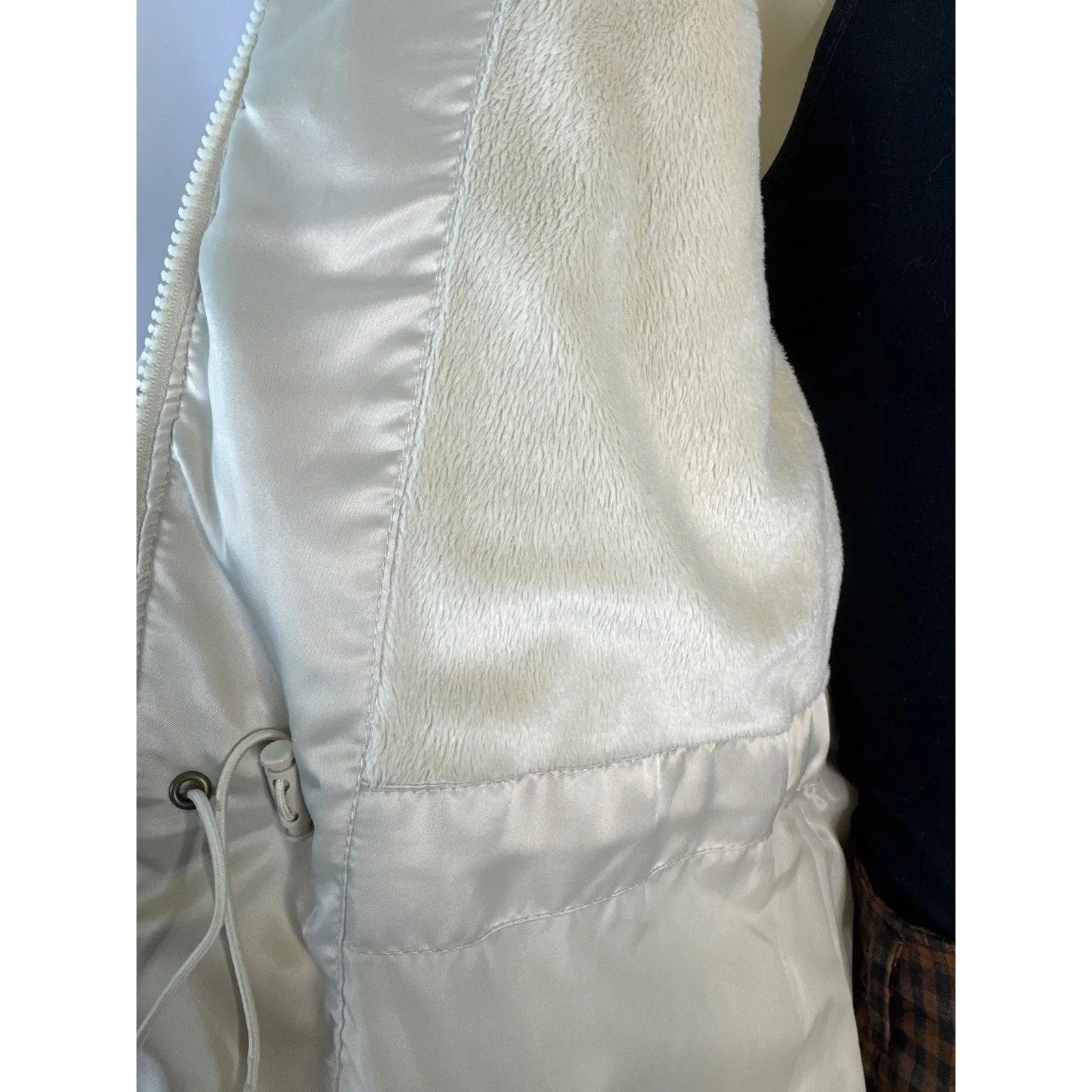 2000s Esprit Faux Fur Hooded Cream Winter Puffer Coat Size Medium - Image 12