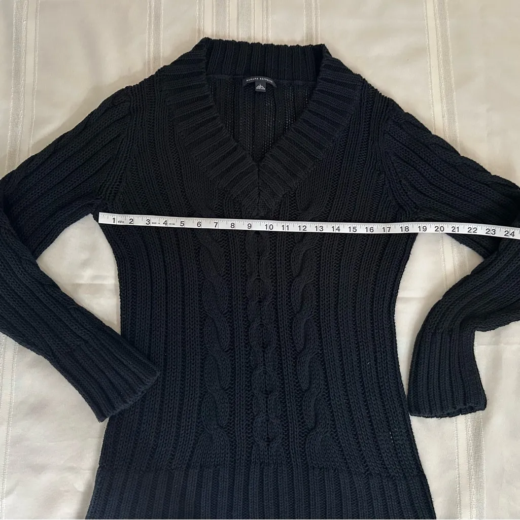 Banana Republic Deep Black Cable Knit V-Neck Sweater - Image 7