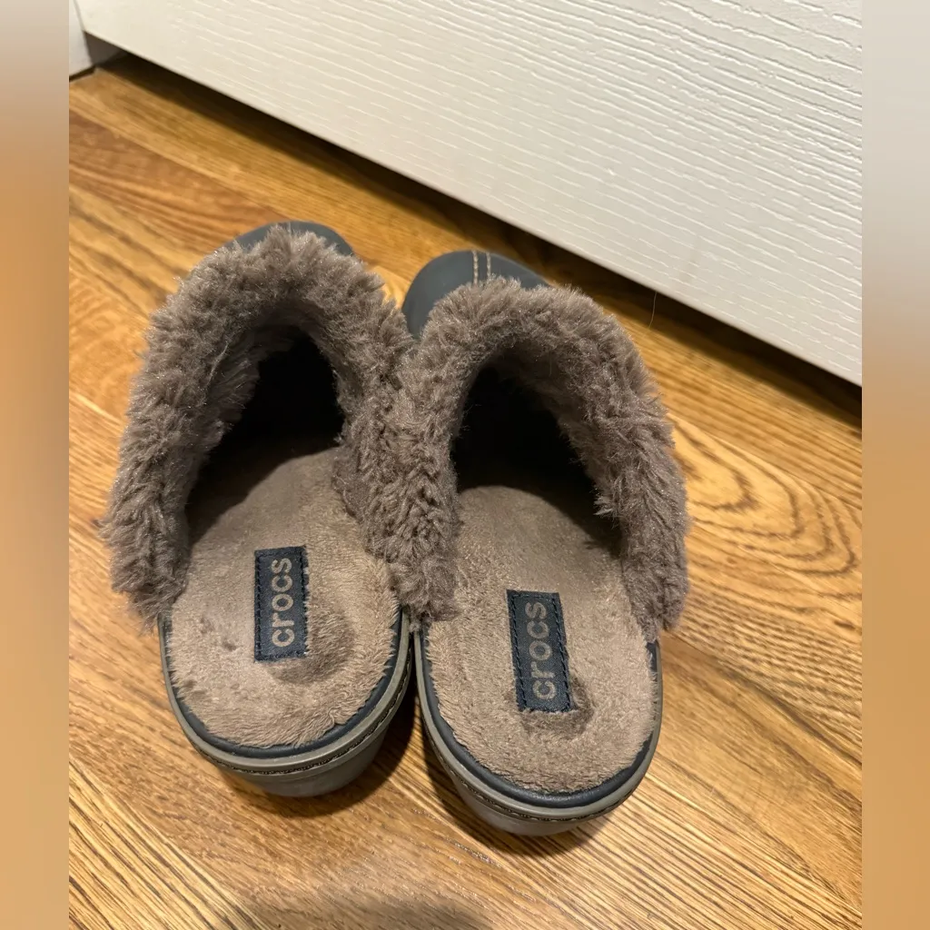 CROCS clogs size 7W - Image 8