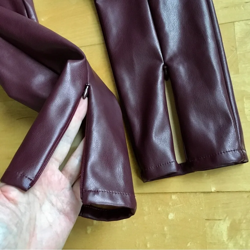 Sofia Vergara Rosa Jeggings, Zip Ankle, Burgundy, Vegan Faux Leather, Size 2 Red - Image 6
