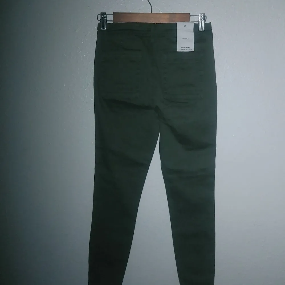 a loves a 26 High Rise Ankle Skinny Cotton Pocketed Army Green Pants - Image 4