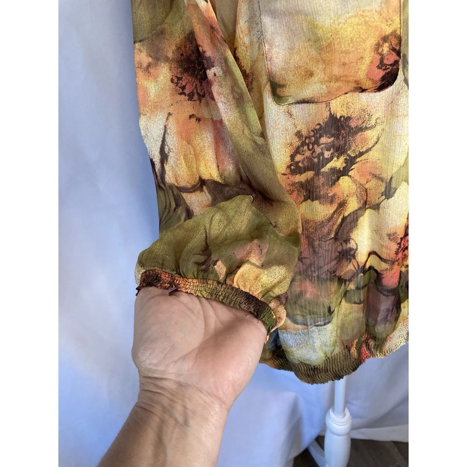 Susan Graver Blouse Top XL Gold Floral Sheer Button V-Neck Vanilla Bloom Office - Image 4