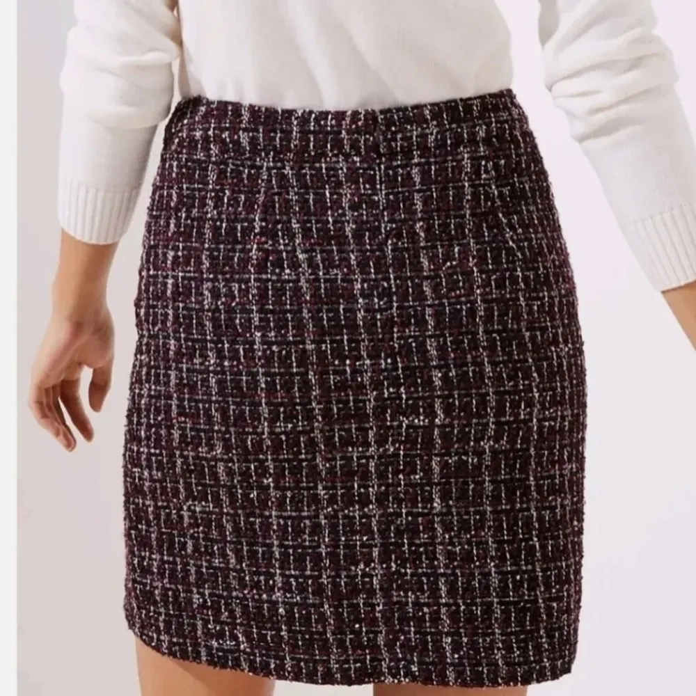 Ann Taylor LOFT Boucle Pocket Shift Skirt Size 0 Classic Plum - Image 2