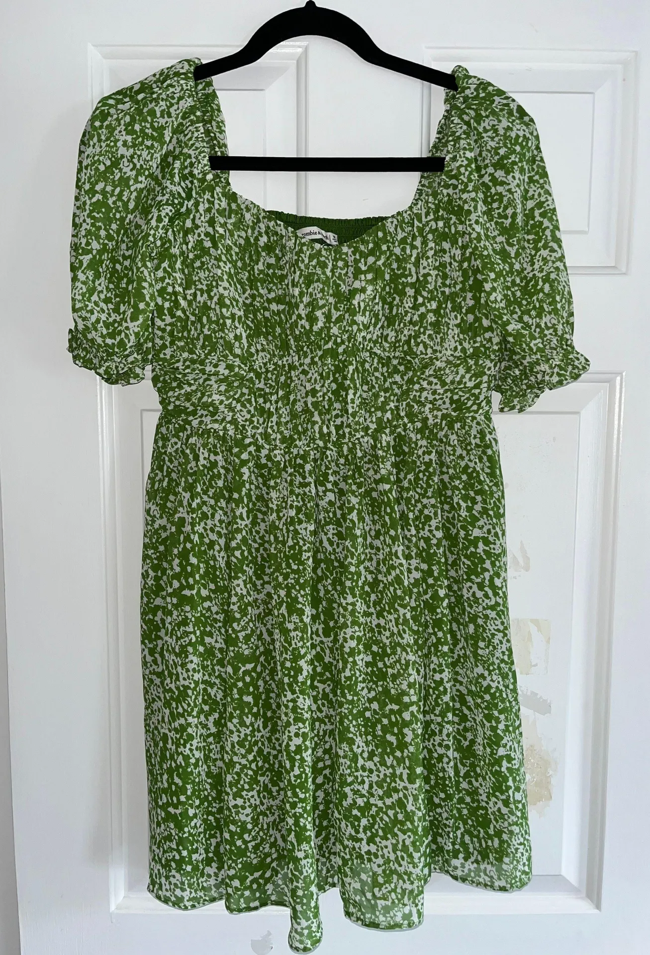 Green Floral Ruched Puff Sleeve Dress - Image 3