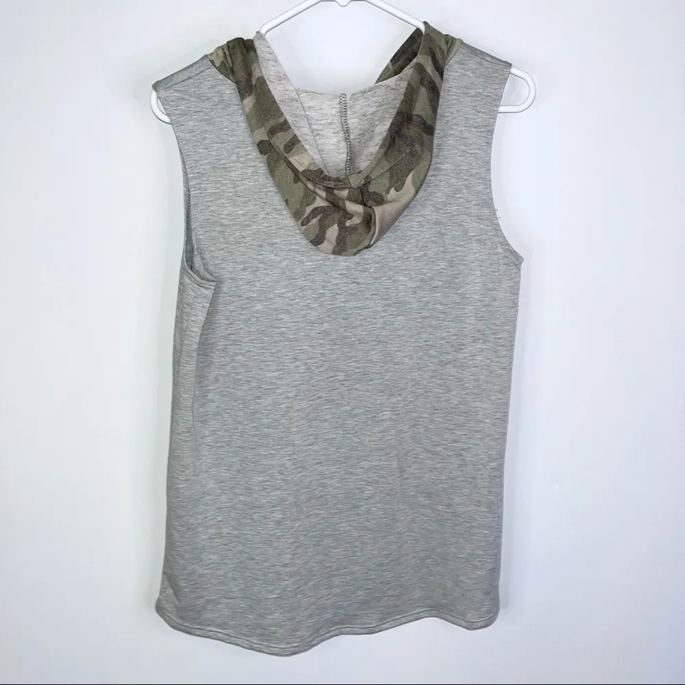 SEW IN LOVE Gray Green Camo USA America Sleeveless Hoodie Medium - Image 10