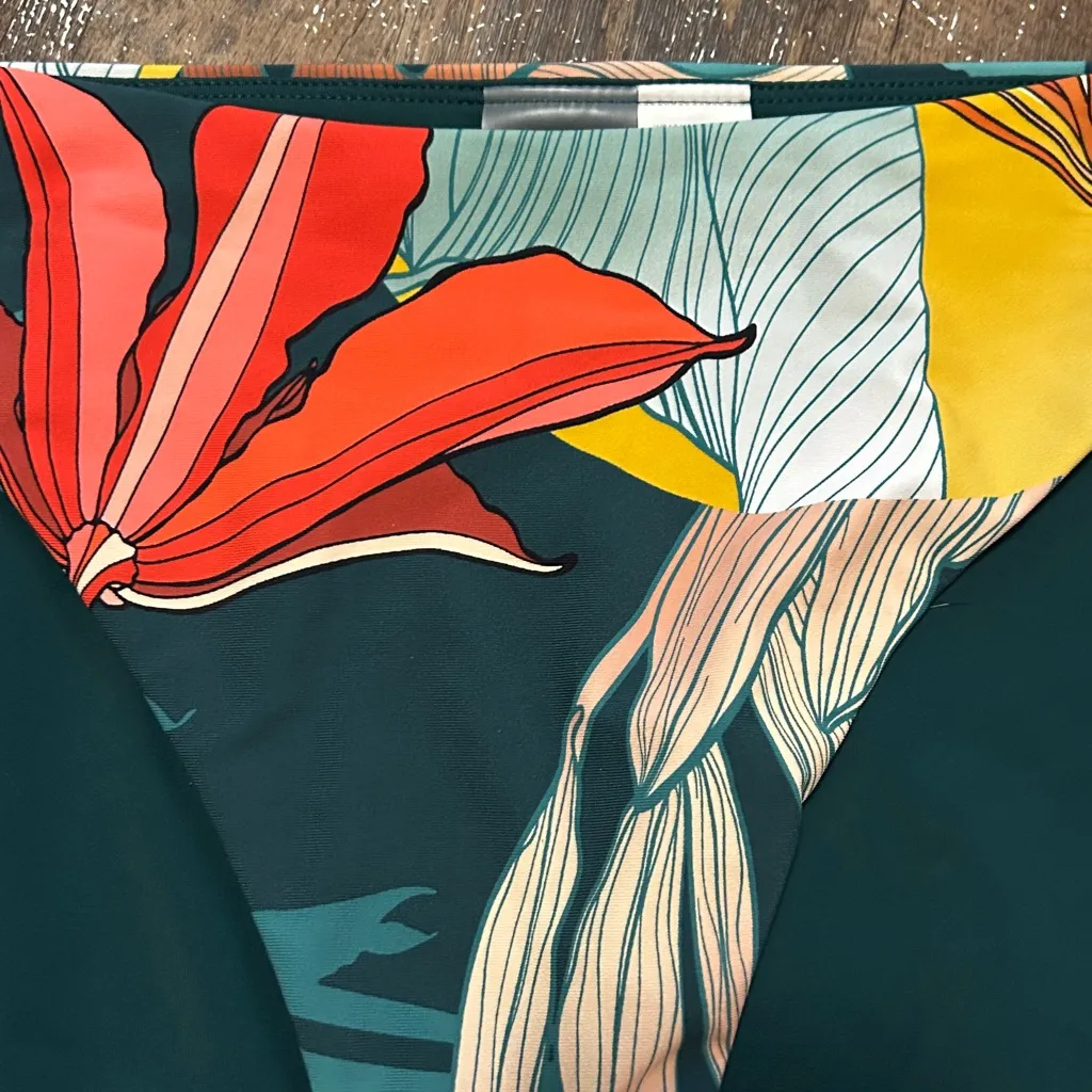 New CALIA Women's Low Rise V Swim Bottoms in a jungle green and floral print. XL Red - Image 2