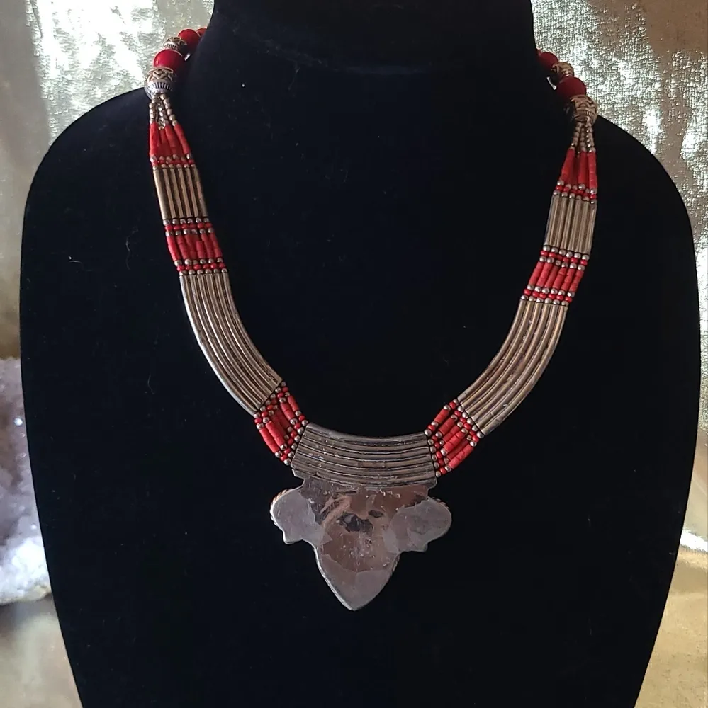 Tibetan necklace features inlaid coral and intricate silver metalwork Red - Image 7