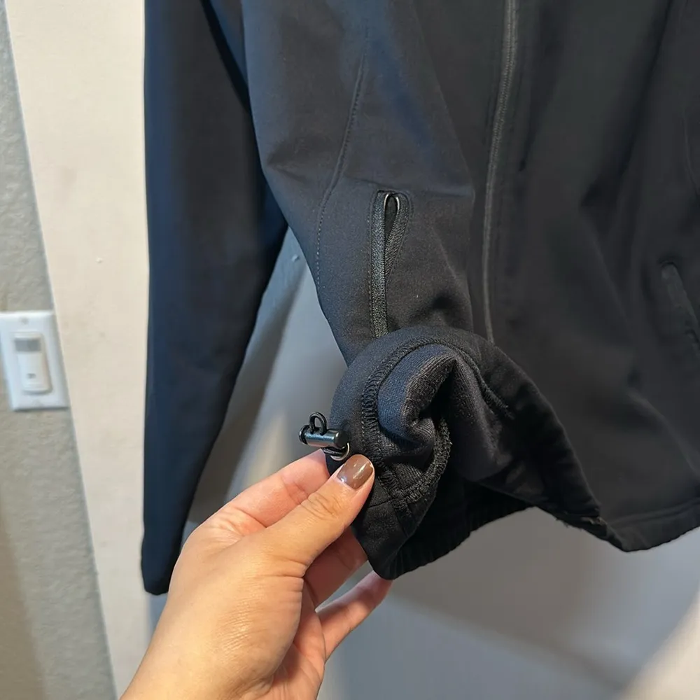 Columbia navy blue zip up softshell jacket with pockets size XL - Image 9