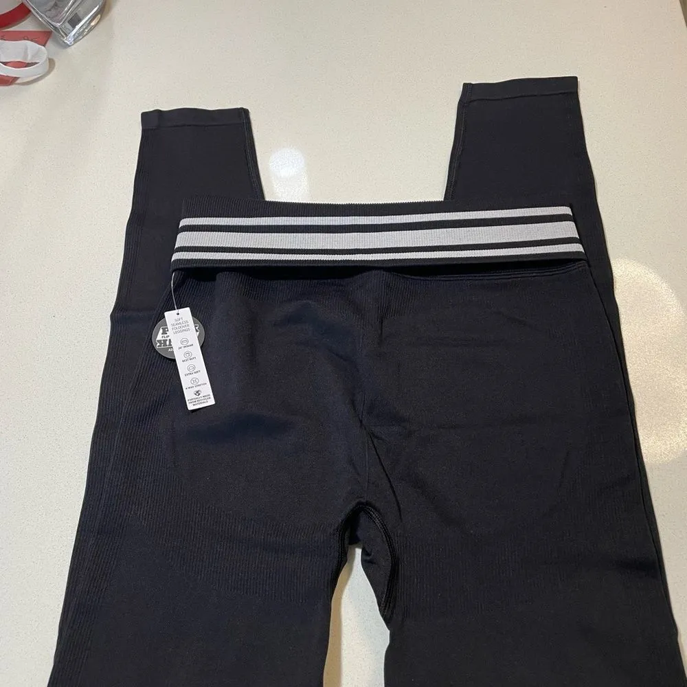 NWT Victoria’s Secret PINK black leggings size S. - Image 8