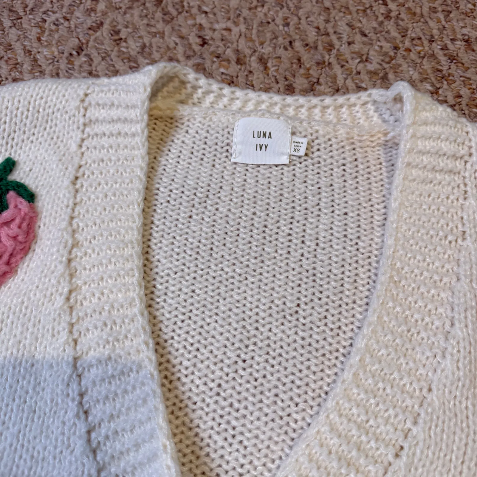 Luna Ivy Anthropologie Chunky Cozy Oversized Cream Knit Strawberry Sweater XS Pink - Image 3