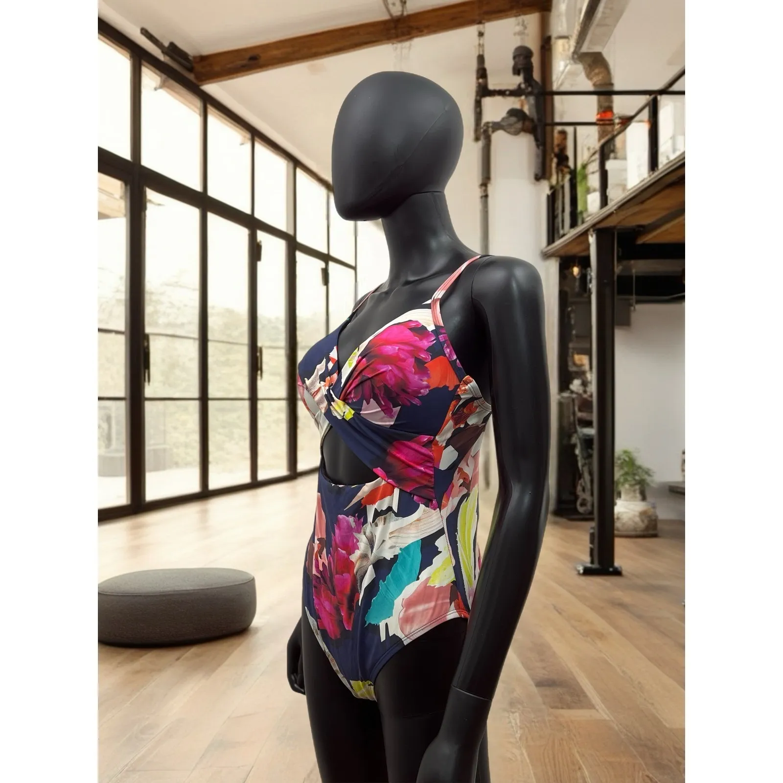 Kenneth Cole Floral Cut - Image 2